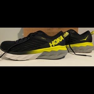 Hoka Arahi 4